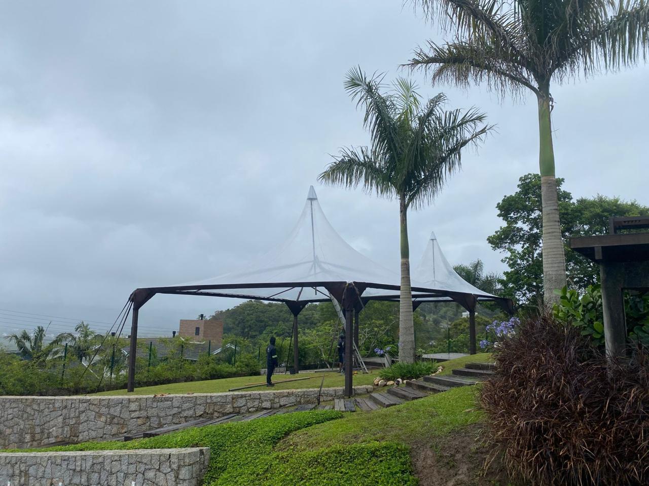 Montagem de tendas em evento — Alugue Tendas, Santa Catarina